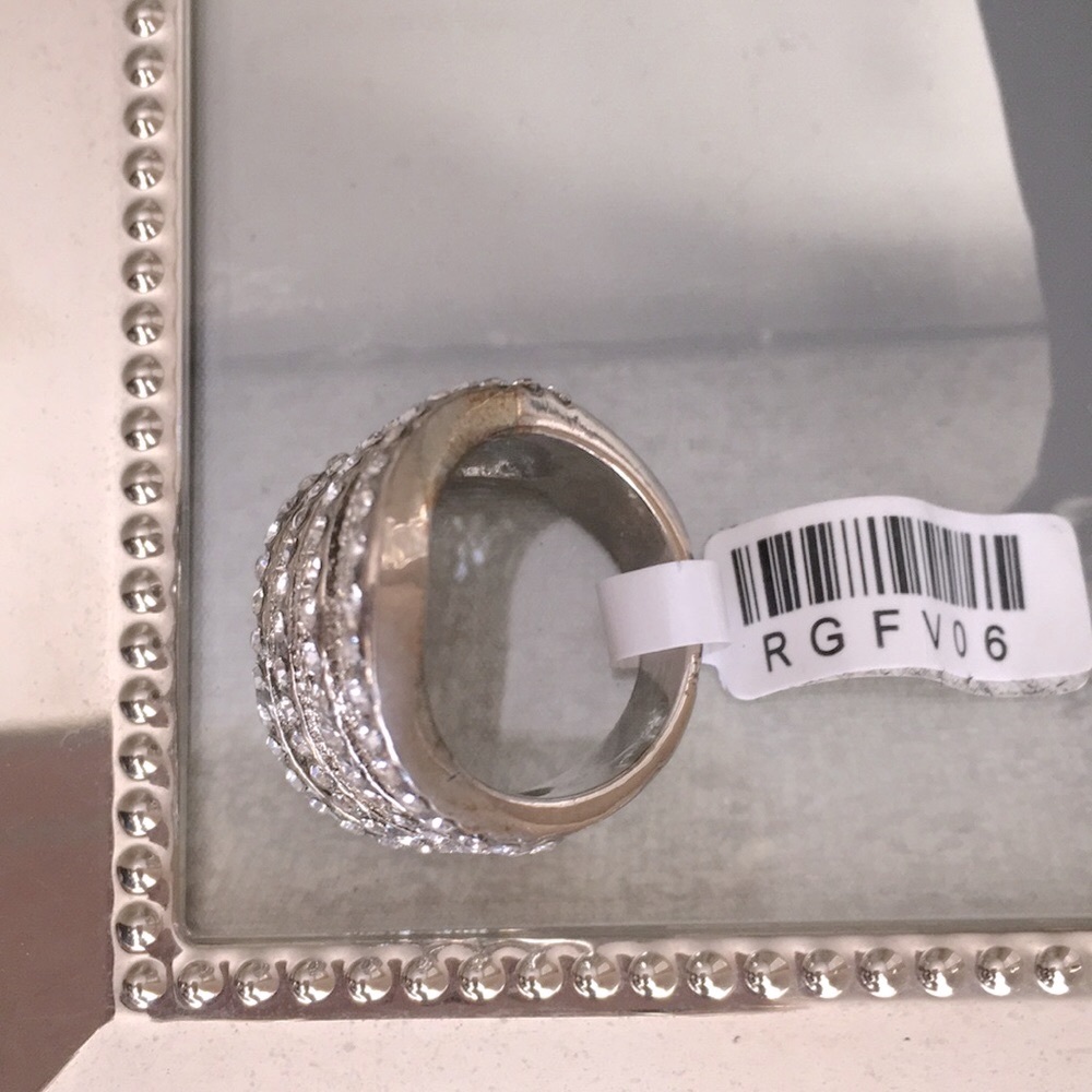 ❤️HP🎉Stunning SilvertoneRing &Simulated diamonds size 6 - Picture 6 of 6